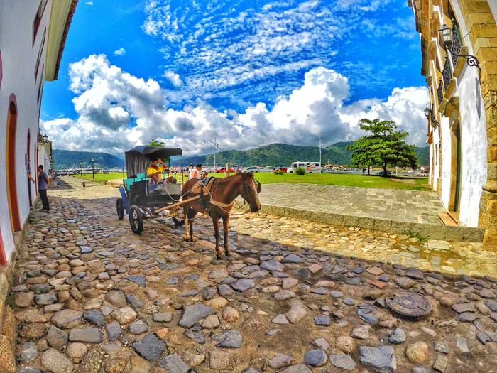 paraty-horse-carriage