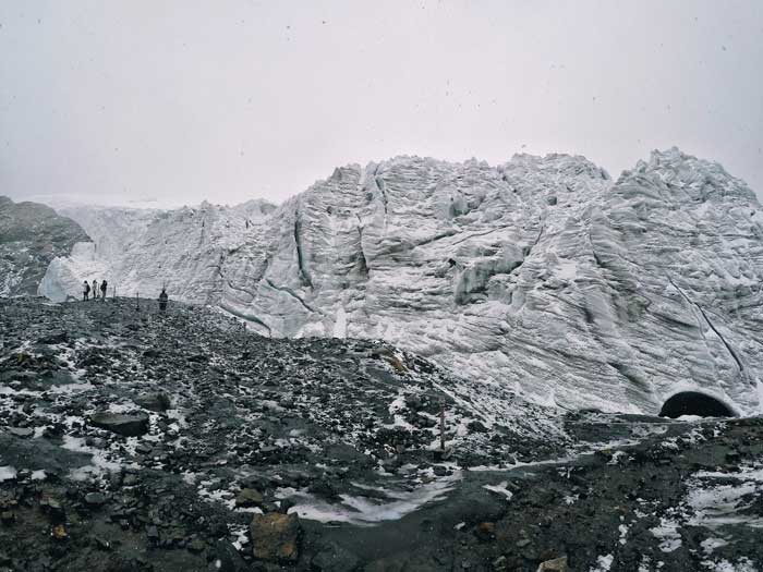 pastoruri glacier-snowing-day
